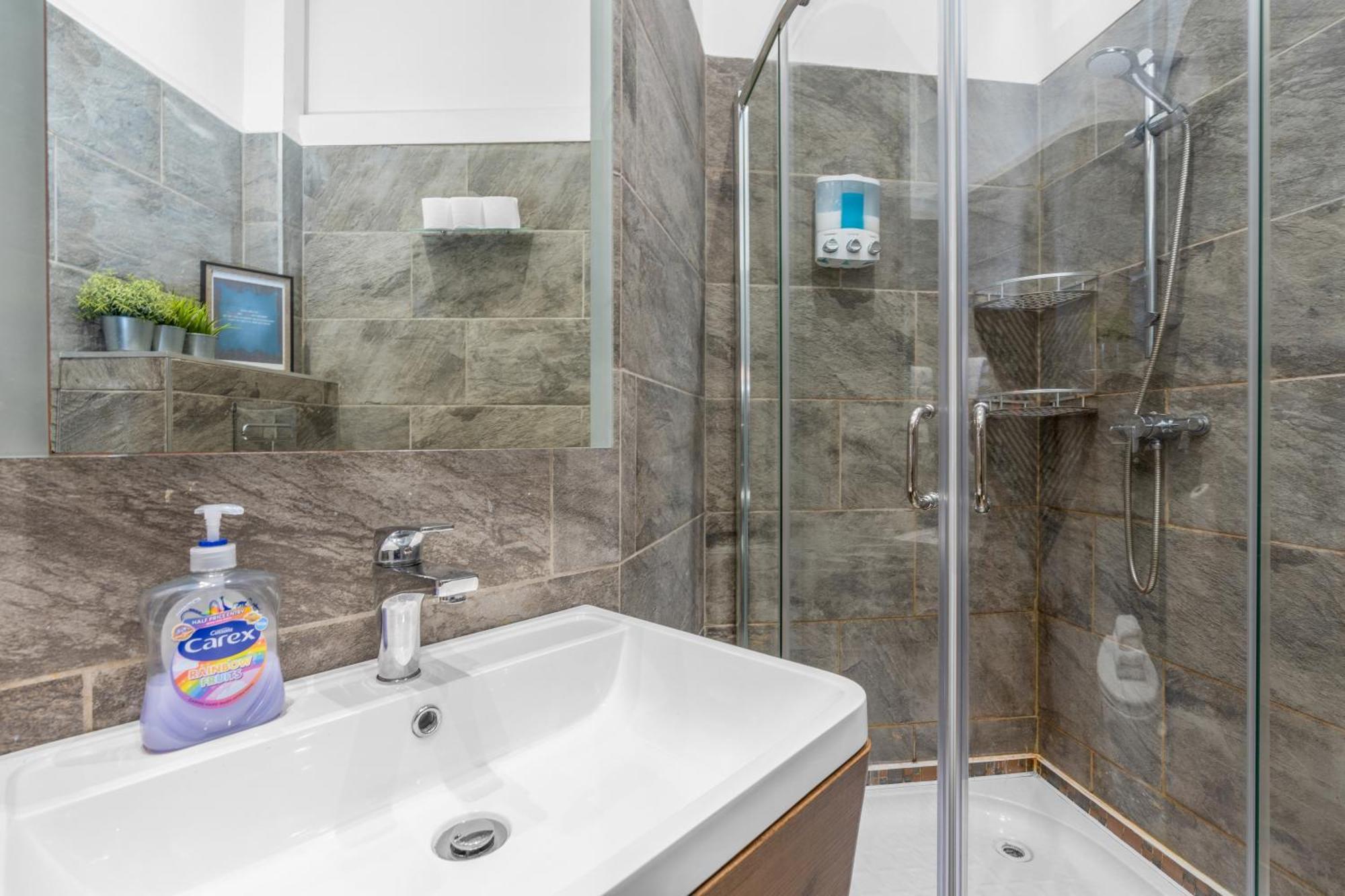 Cosy Modern City Centre Flat Edimburgo Exterior foto